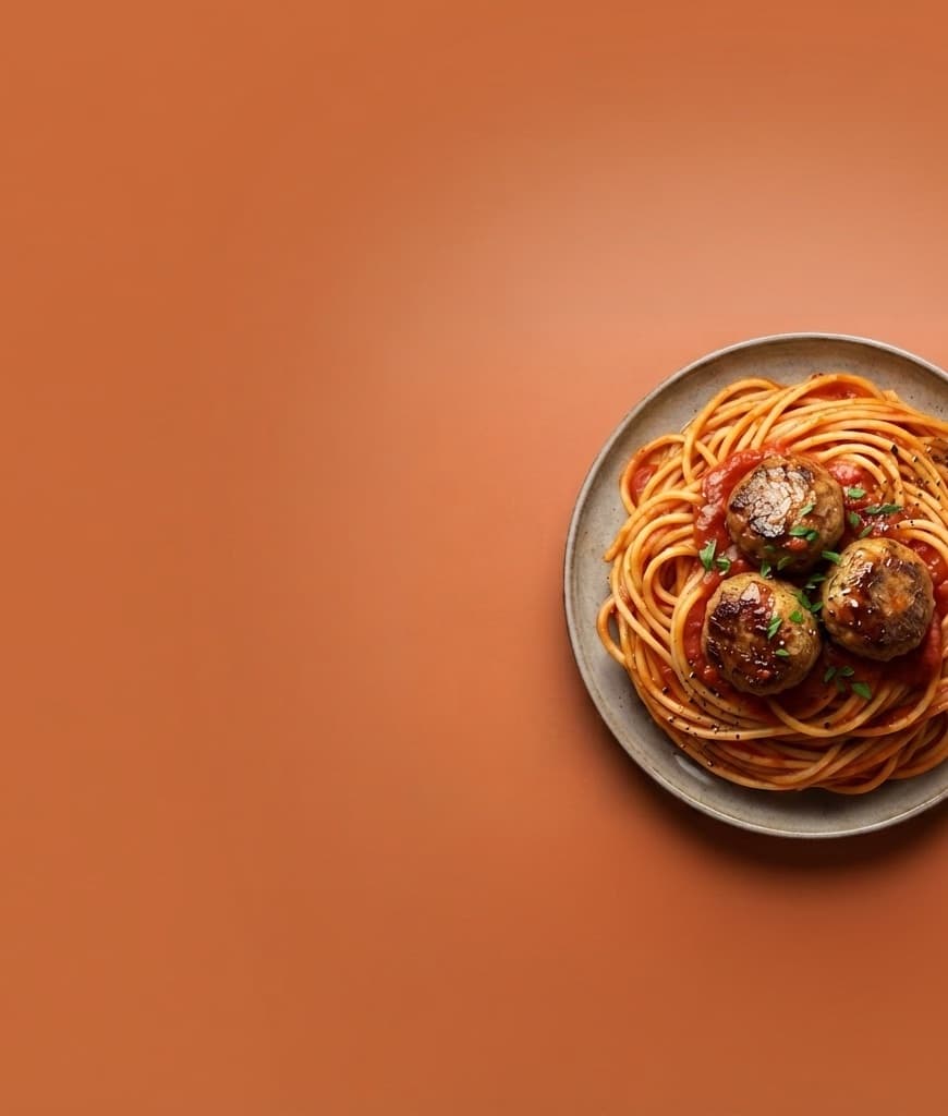 Spaghetti met gehaktballen in een pan