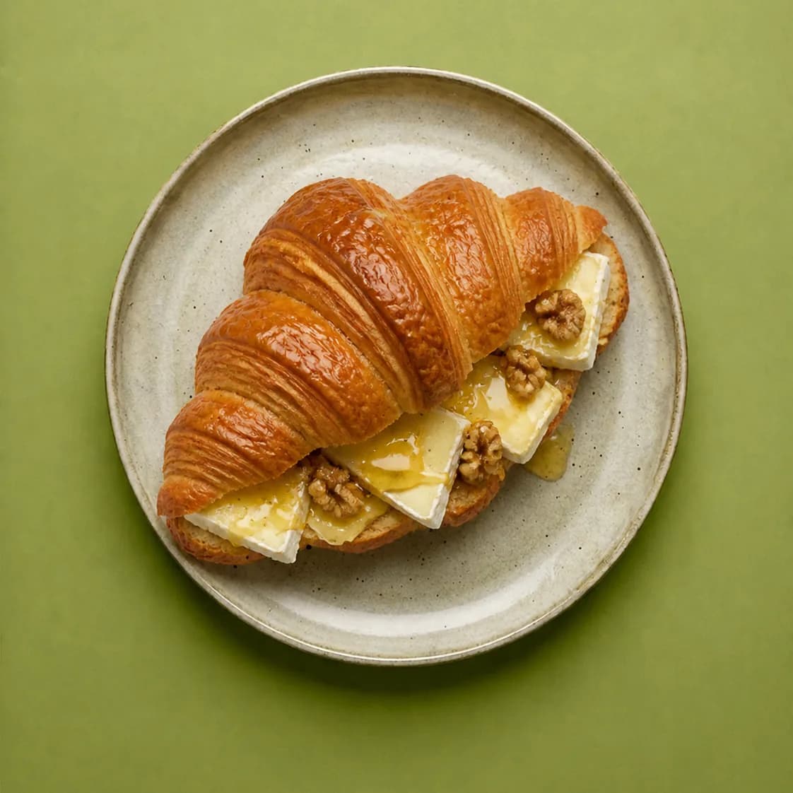 Croissant brie honing